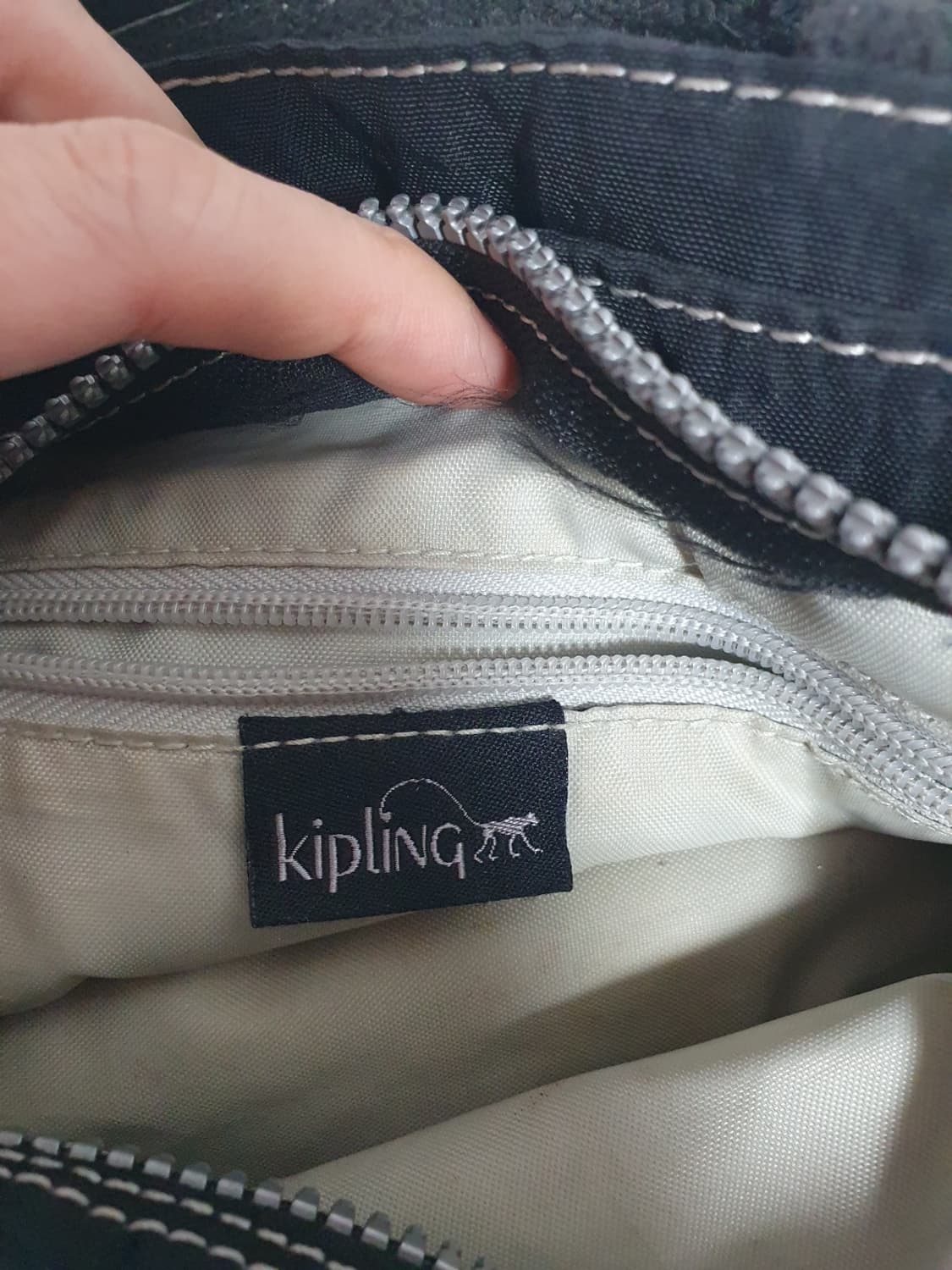 🖤 키플링 Art M 블랙 2way 크로스백 상품이미지8