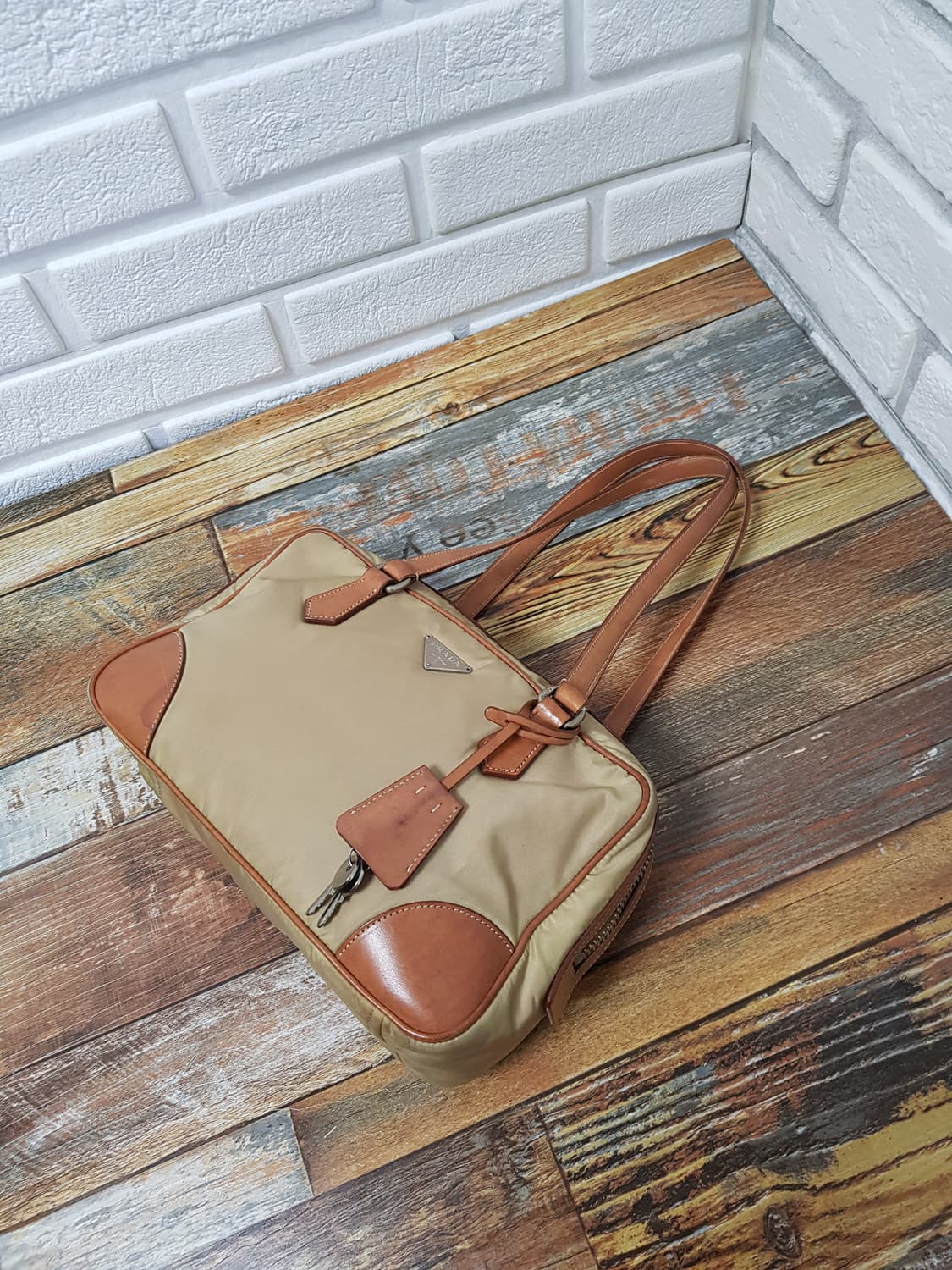 [정품] 프라다 나일론 숄더백 베이지 브라운 상품이미지2