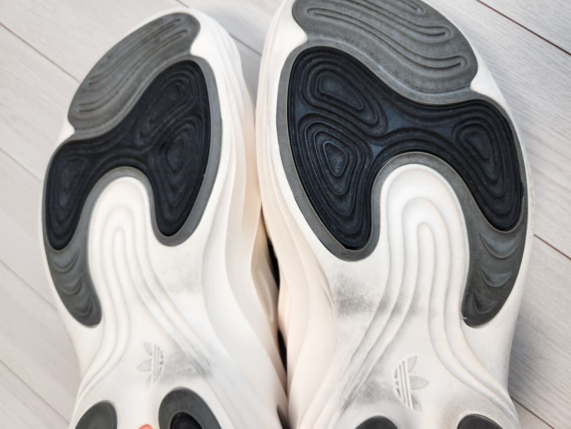 아디다스 운동화 오리지널 아디폼 Q 원더 화이트 사이즈300

밝은색이라 상품이미지6