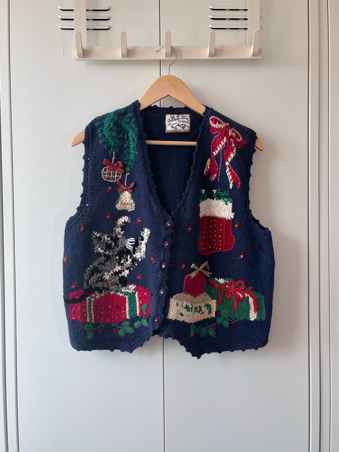 Heirloom collection 크리스마스 고양이 자수 니트 조끼 상품이미지10