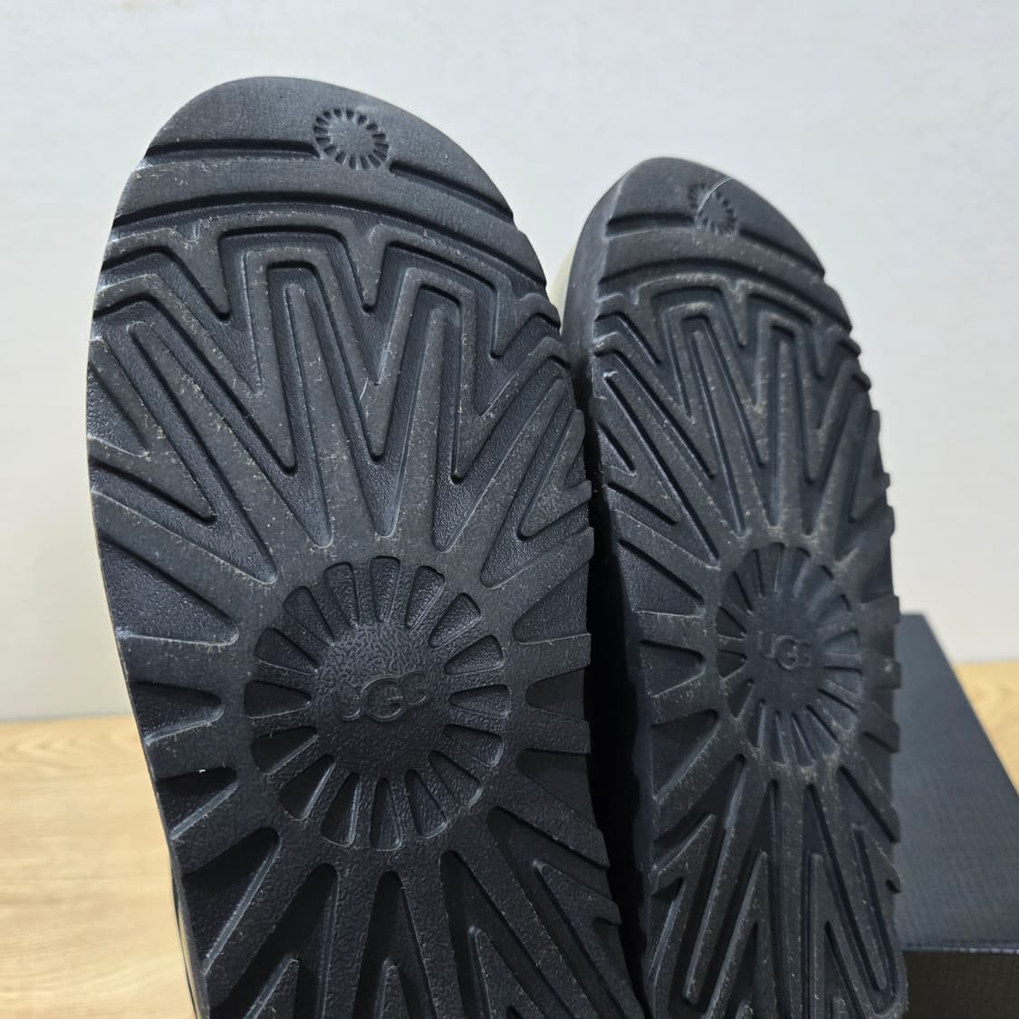 260 UGG 미국어그 클리어 미니 블랙 방수어그 상품이미지8