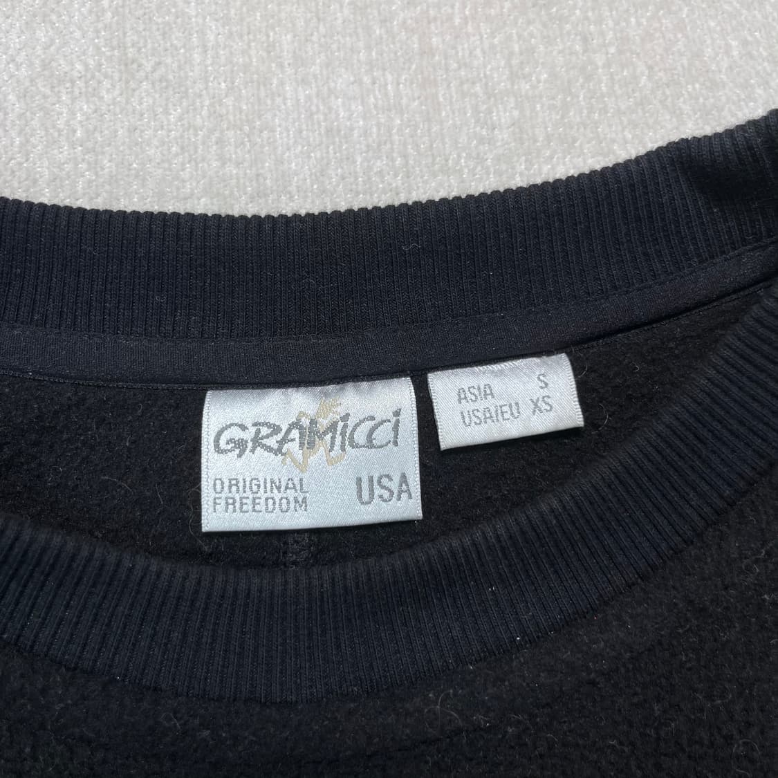 100 그라미치 플리스 맨투맨 상품이미지3