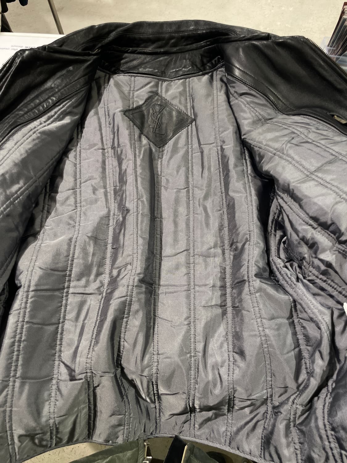 이브 생로랑 블랙 클래시크 쉽 레더 자켓 상품이미지9