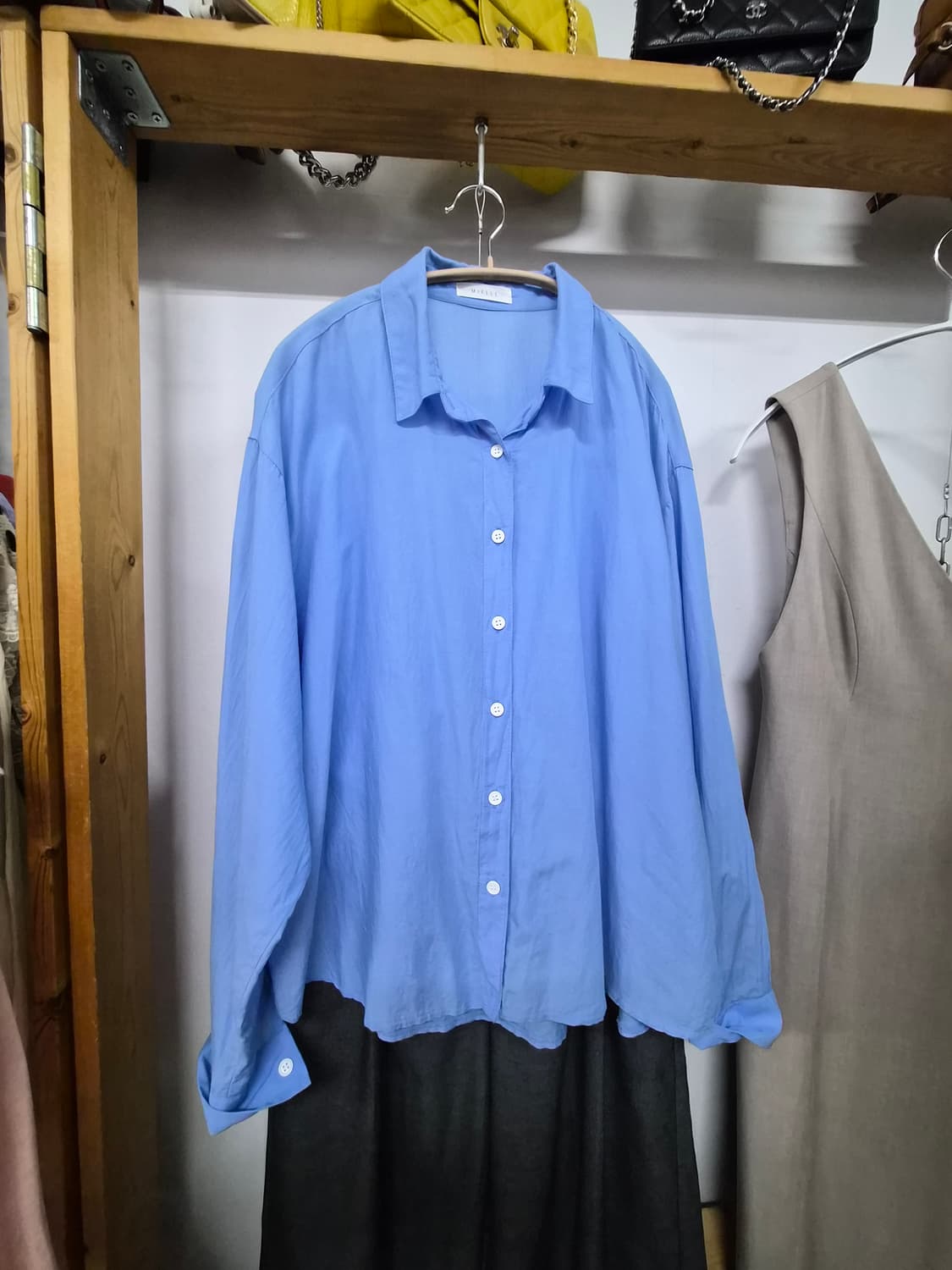 블루 루즈핏셔츠. 미드나잇무브 핀턱 와이드팬츠 상품이미지2