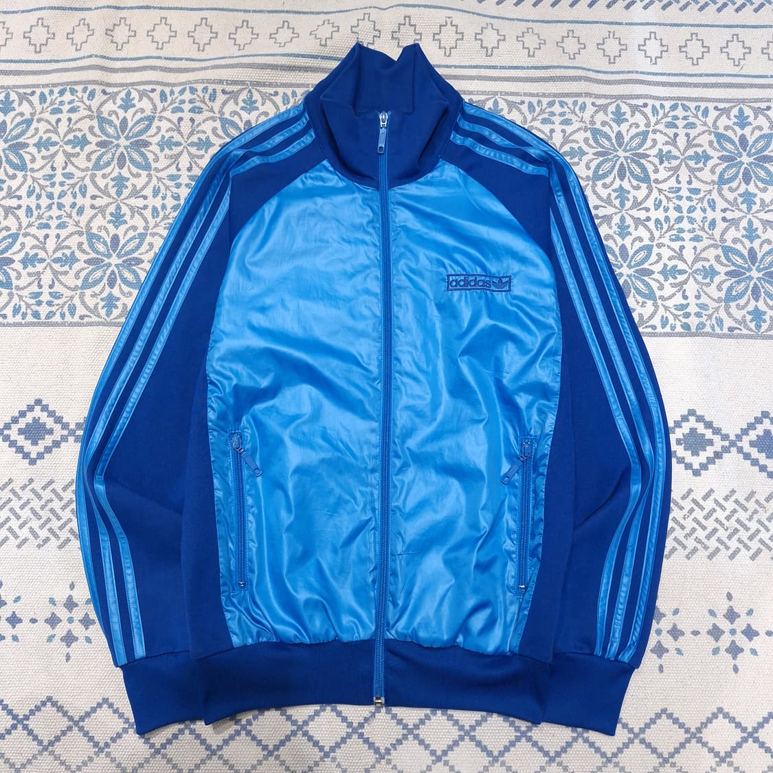 아디다스 00s 블루 톤톤 삼선 스펠아웃 로고 유광 트랙탑 집업 져지 상품이미지3