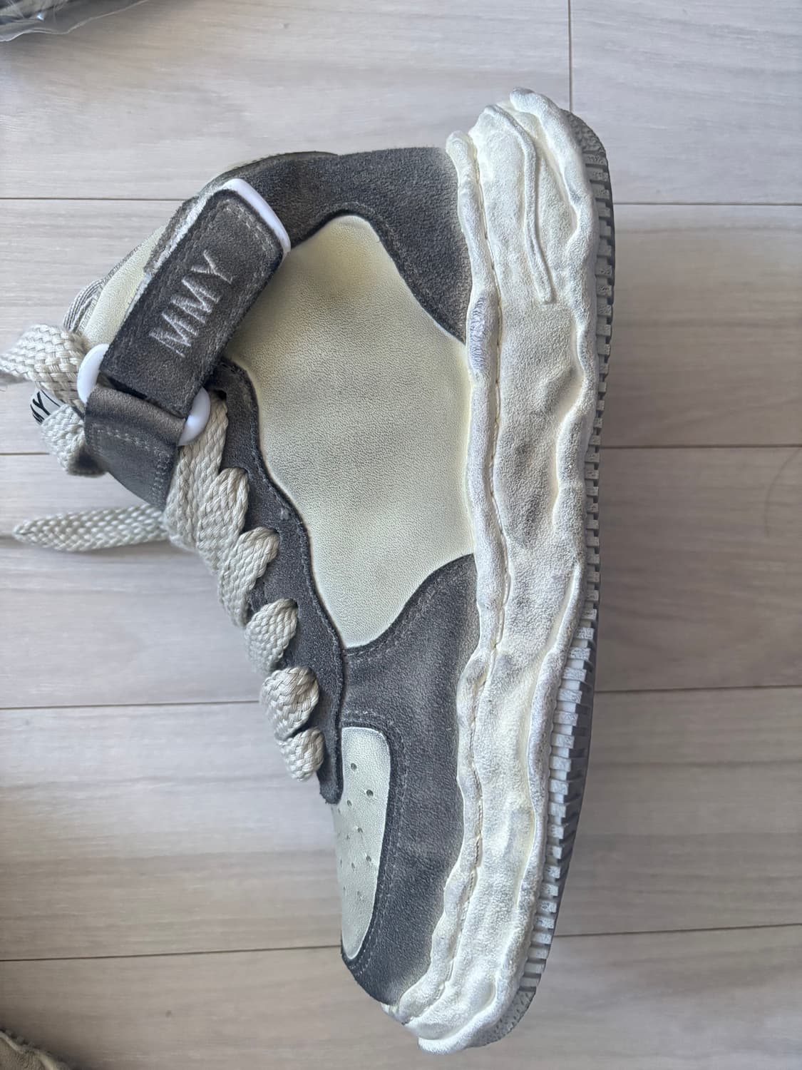 MMY 웨인 OG 솔 디스트레스 레더 하이탑 스니커즈 상품이미지2