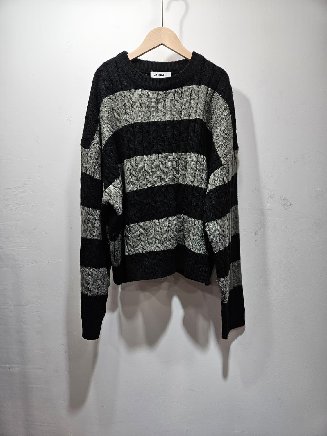 무신사 AOMM 루즈핏 꽈배기 스트라이프 니트 Free 상품이미지1