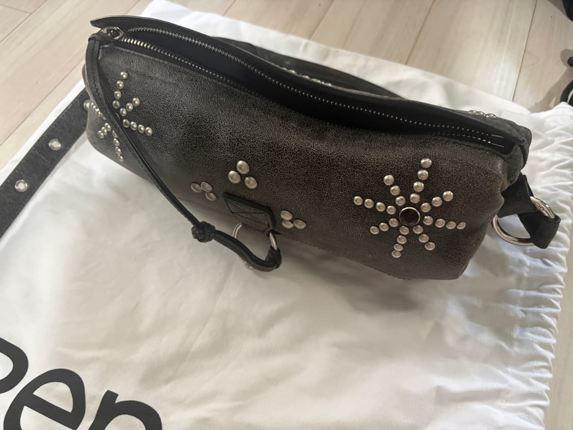 오픈와이와이 스터드 필로우 백 상품이미지2