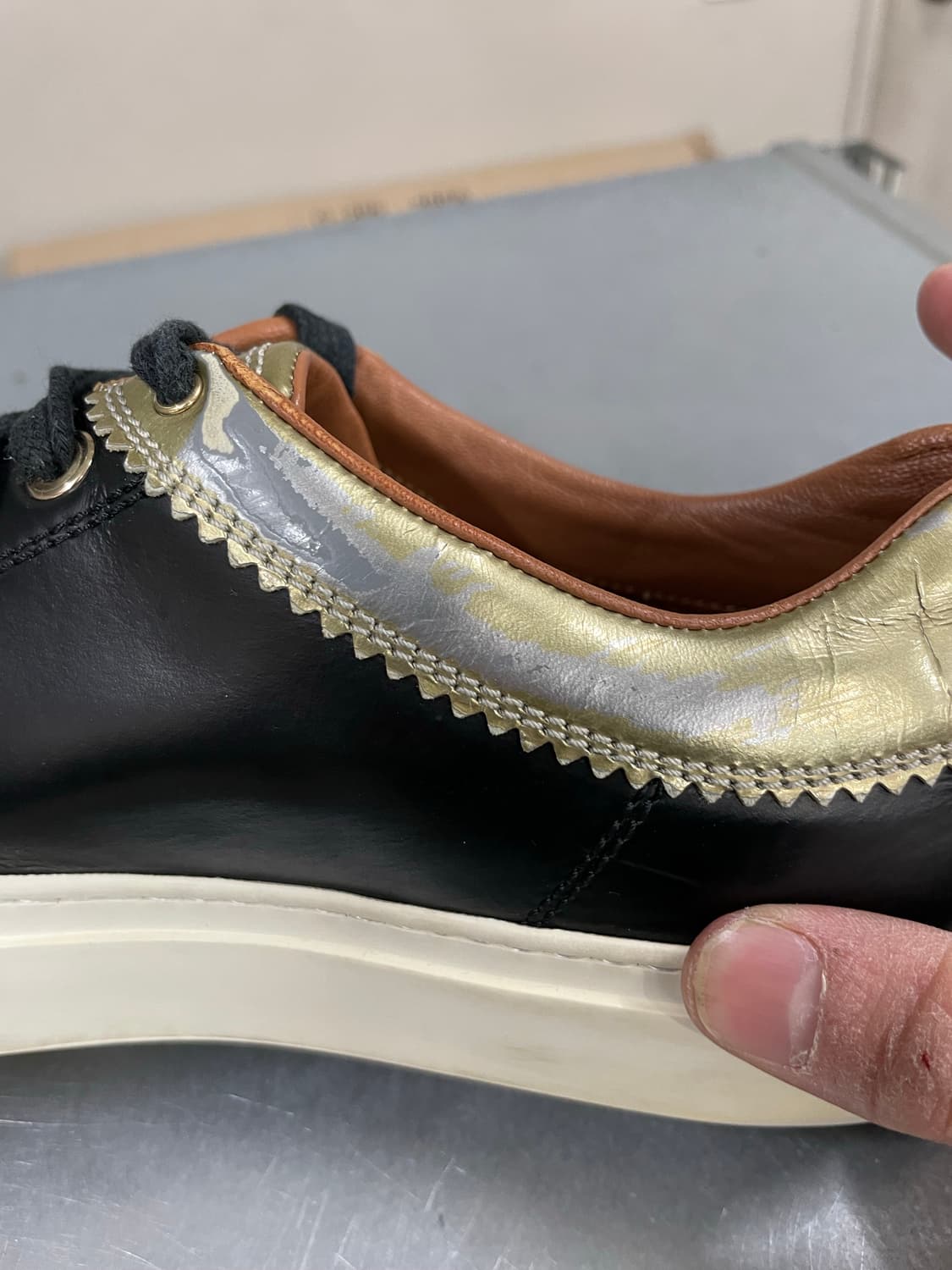 지방시 블랙 레더 스니커즈 38 상품이미지9