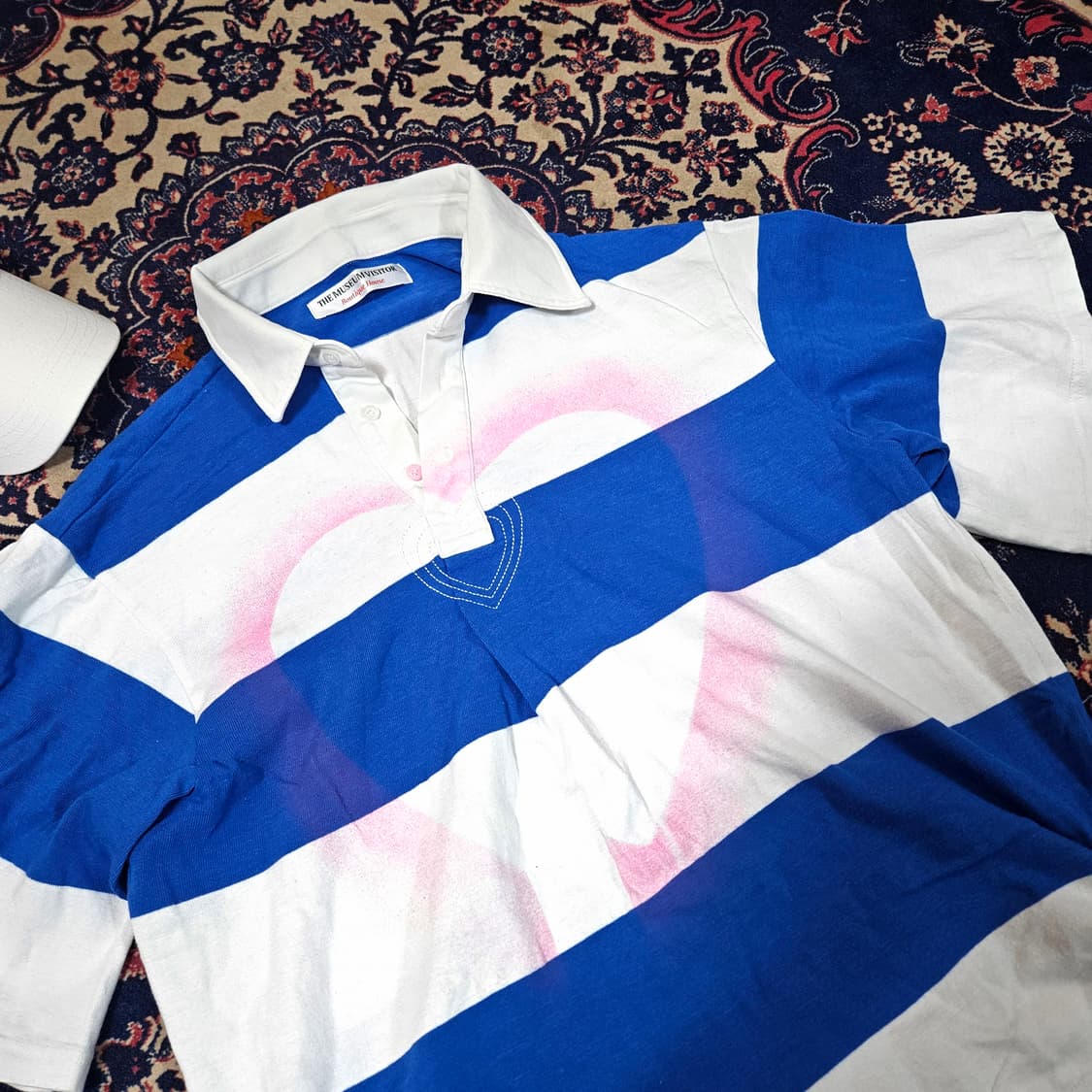 더뮤지엄비지터 하트 스트라이프 박시 카라티셔츠 Free 상품이미지2