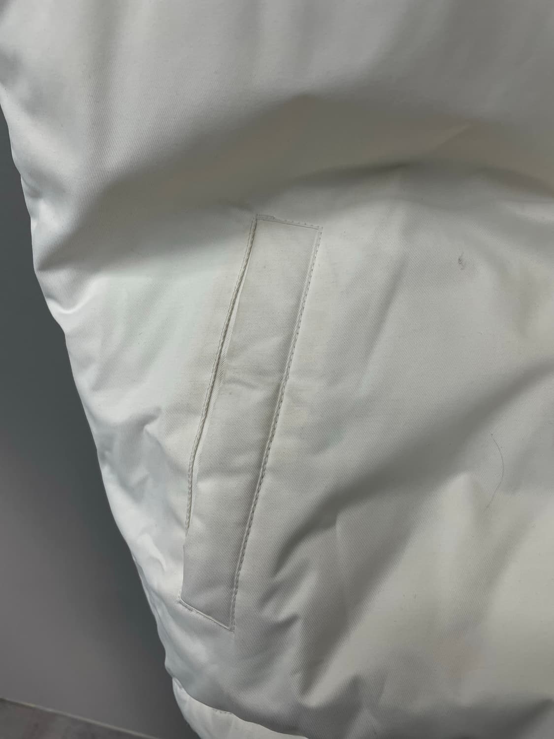 엄브로 빅로고 화이트 패딩 조끼 H1752 상품이미지9