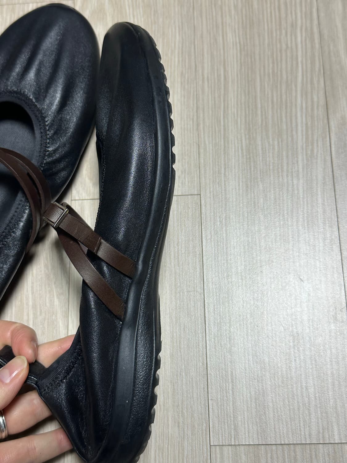 아모멘토 비브람 셔링 플랫 블랙 상품이미지5