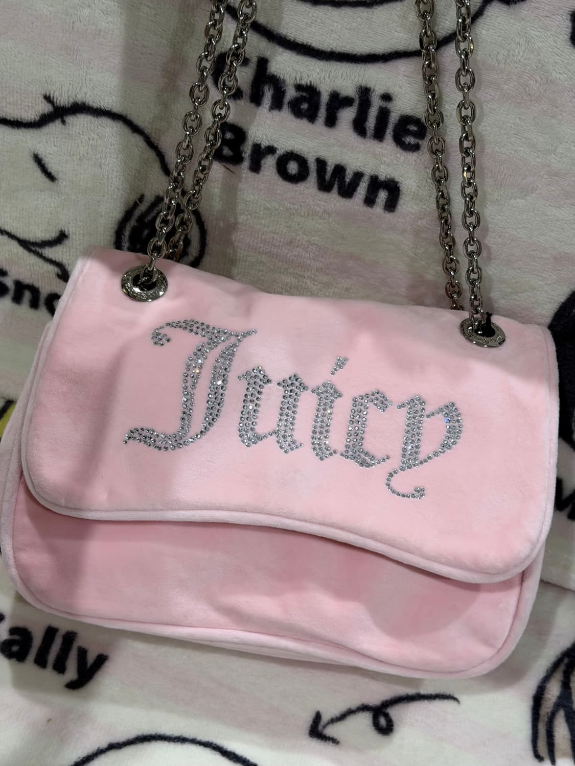 [신상✨프리뷰세일] 쥬시꾸뛰르 벨벳 스톤 체인 숄더백/크로스백 핑크 상품이미지2