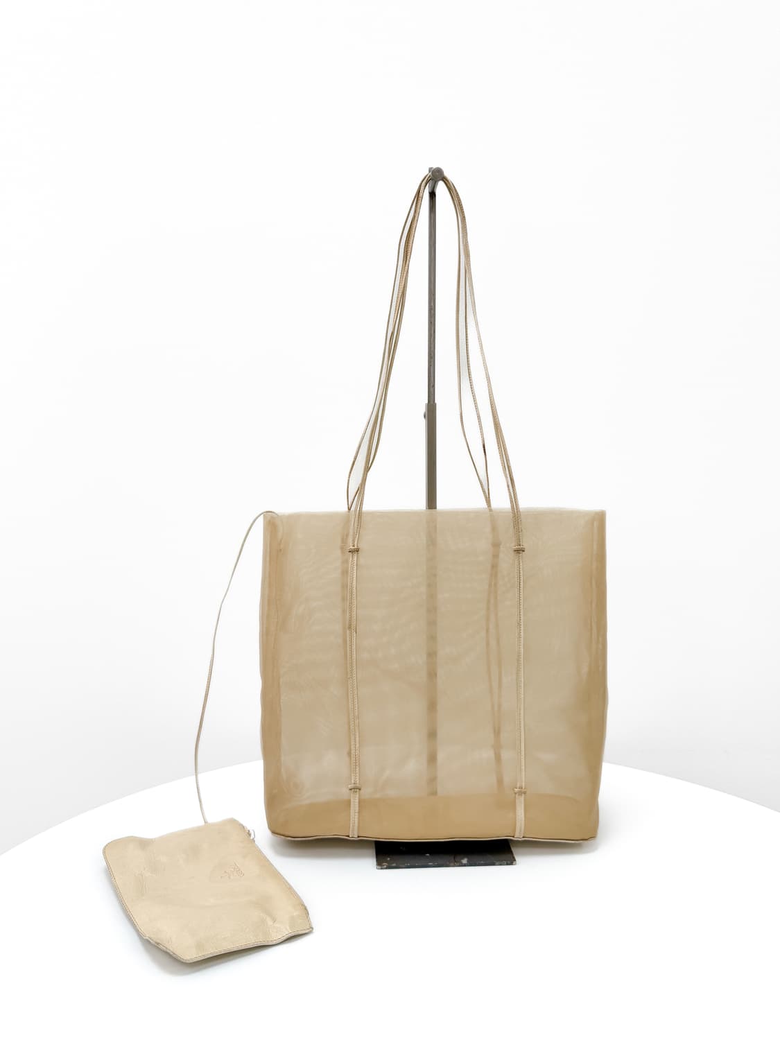 프라다 메쉬 쇼퍼백 베이지 + 레더 파우치 상품이미지3