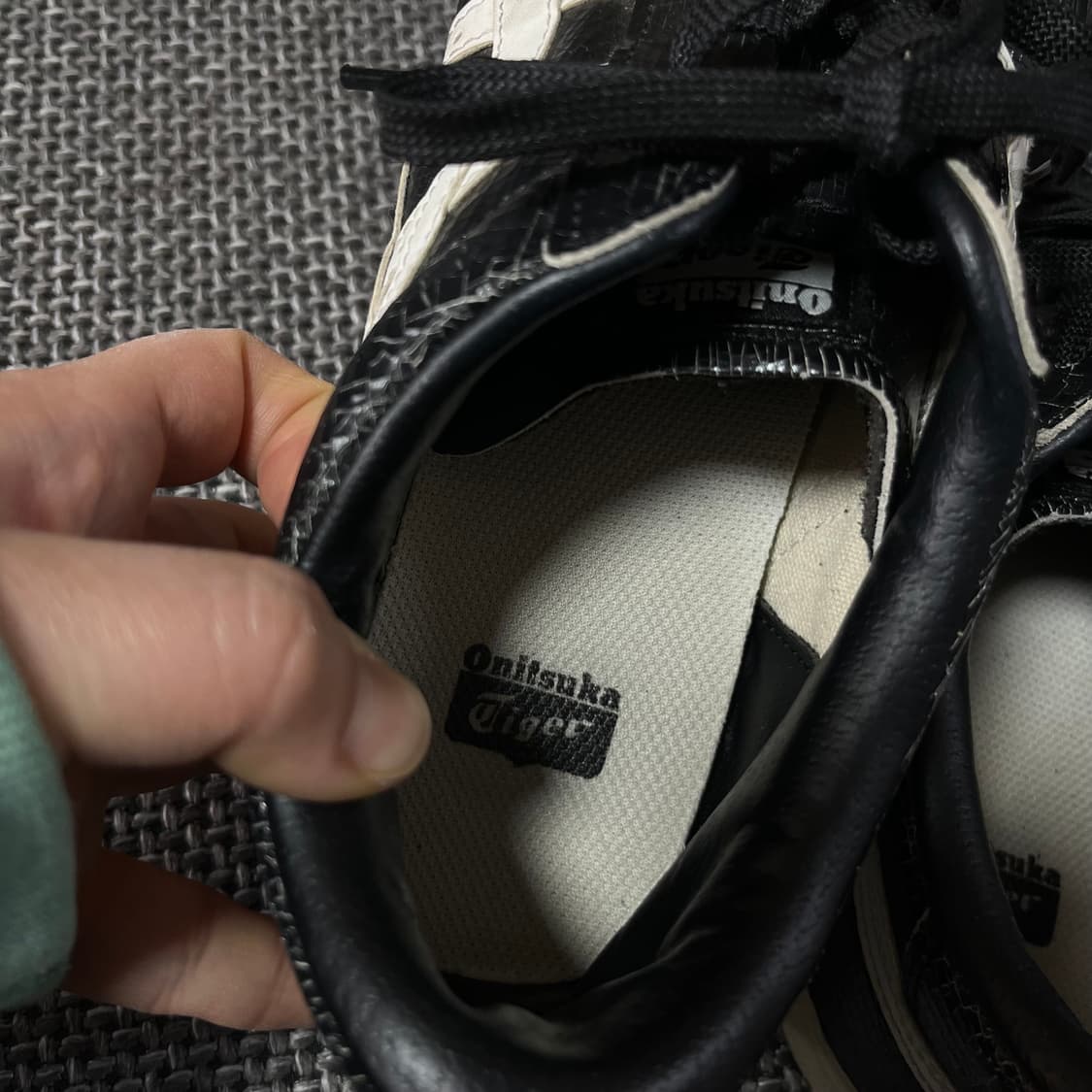 오니츠카 타이거 블랙 스니커즈 270 상품이미지3