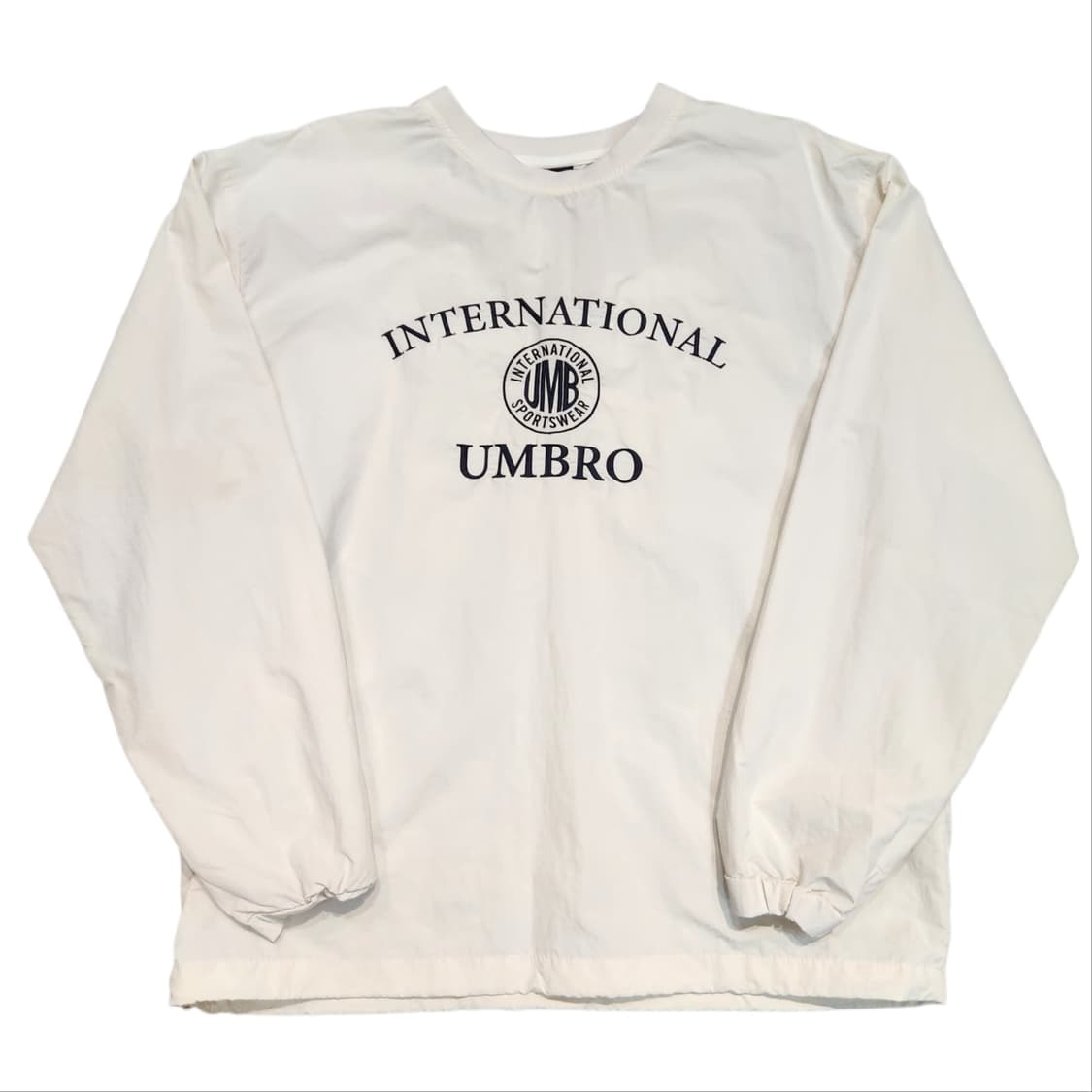 엄브로 인터내셔널 풀오버 화이트 웜업 (105) 상품이미지1