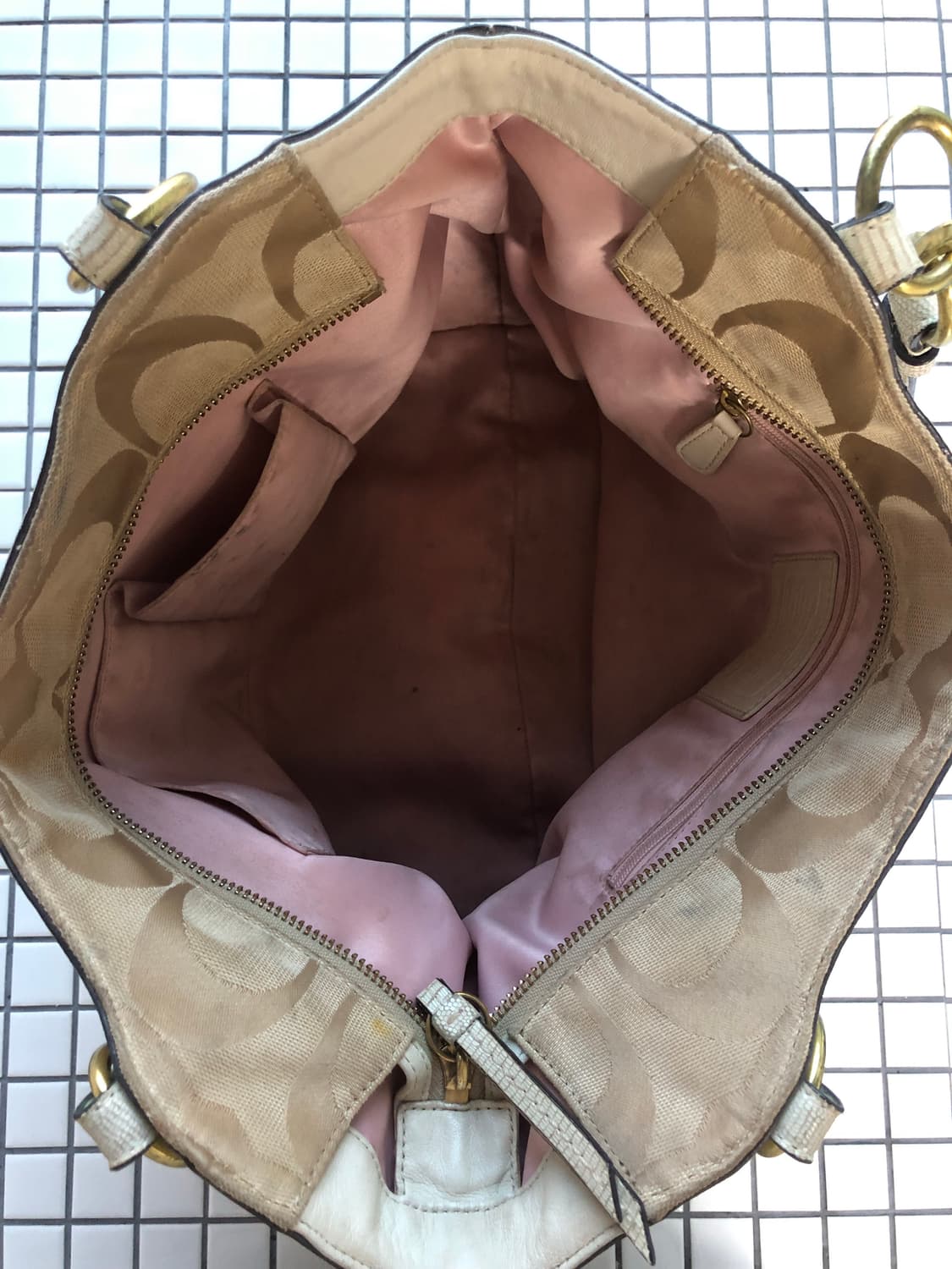 Coach signature Zacquard Shoulder Tote 상품이미지10