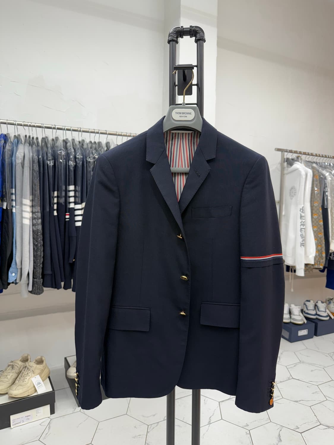 [3] 톰브라운 싱글 암밴드 금장 블레이저 자켓 상품이미지1