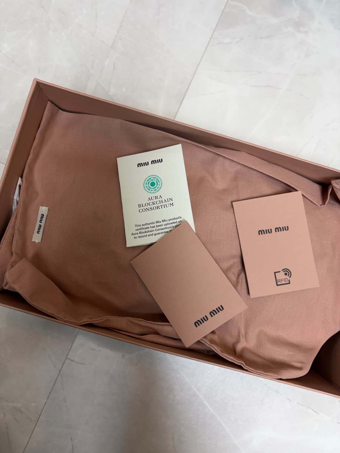 미우미우 사틴 발레리나 36.5 상품이미지4