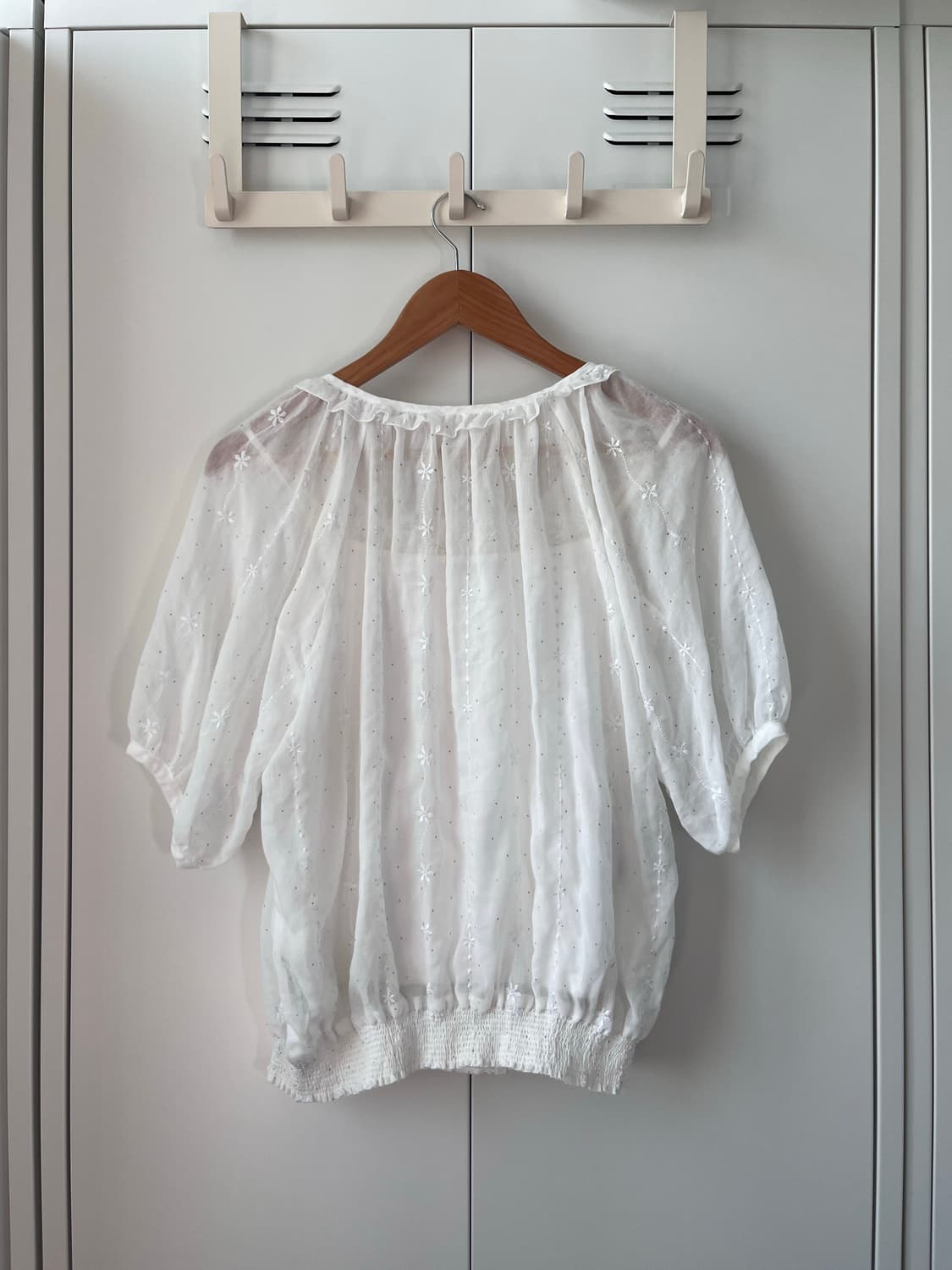 Majestic legon 도트 잔꽃 자수 블라우스 상품이미지9