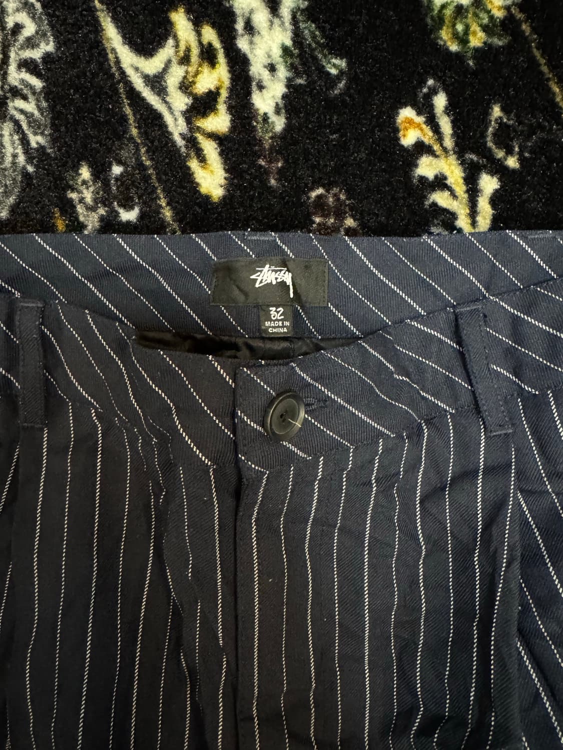 [32]스투시 볼륨 플리츠 링클 스트라이프 쇼츠 네이비 상품이미지2