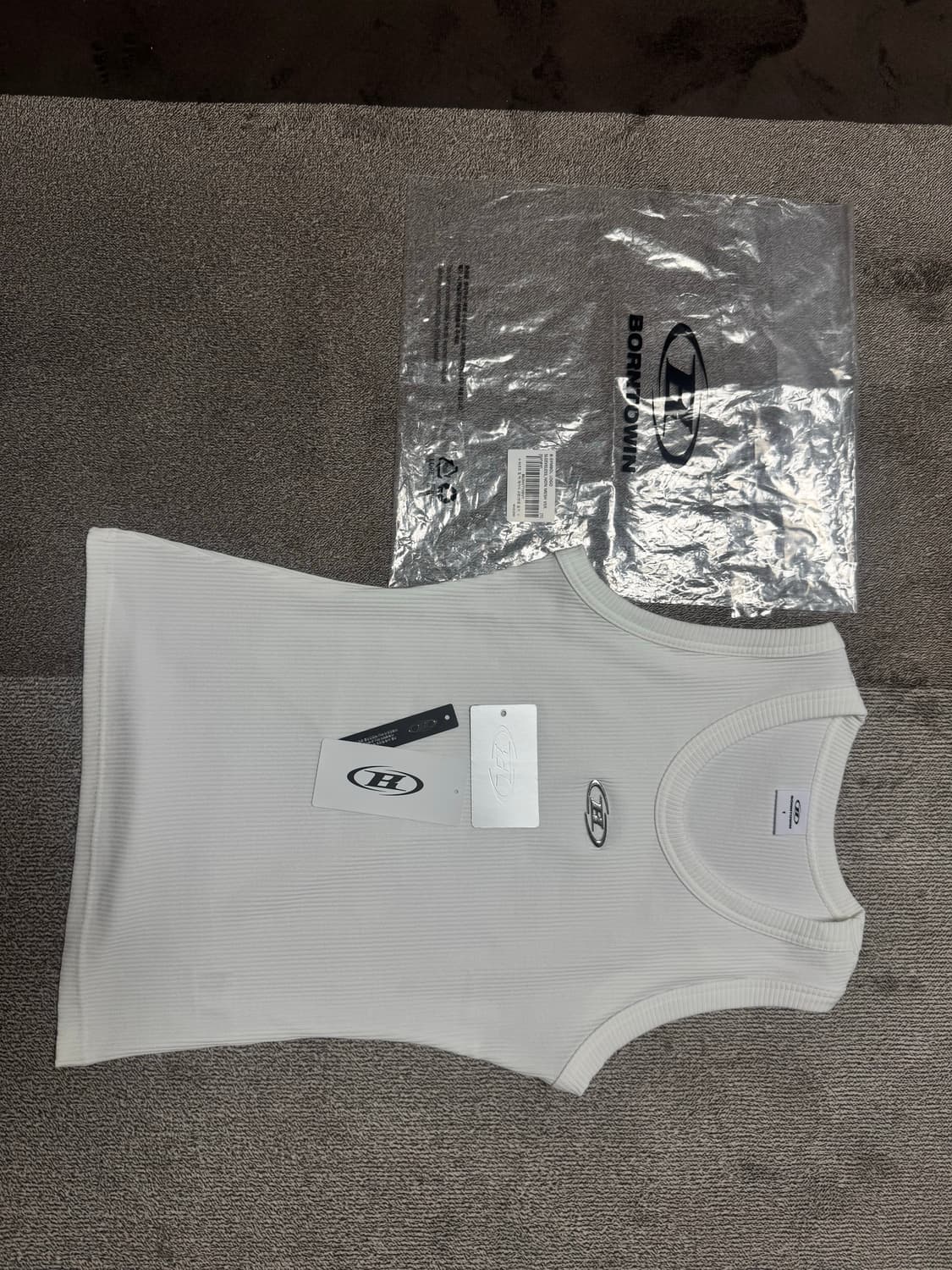 새상품) 본투윈 B 심볼 로고 슬리브리스 아이보리 1사이즈 상품이미지2