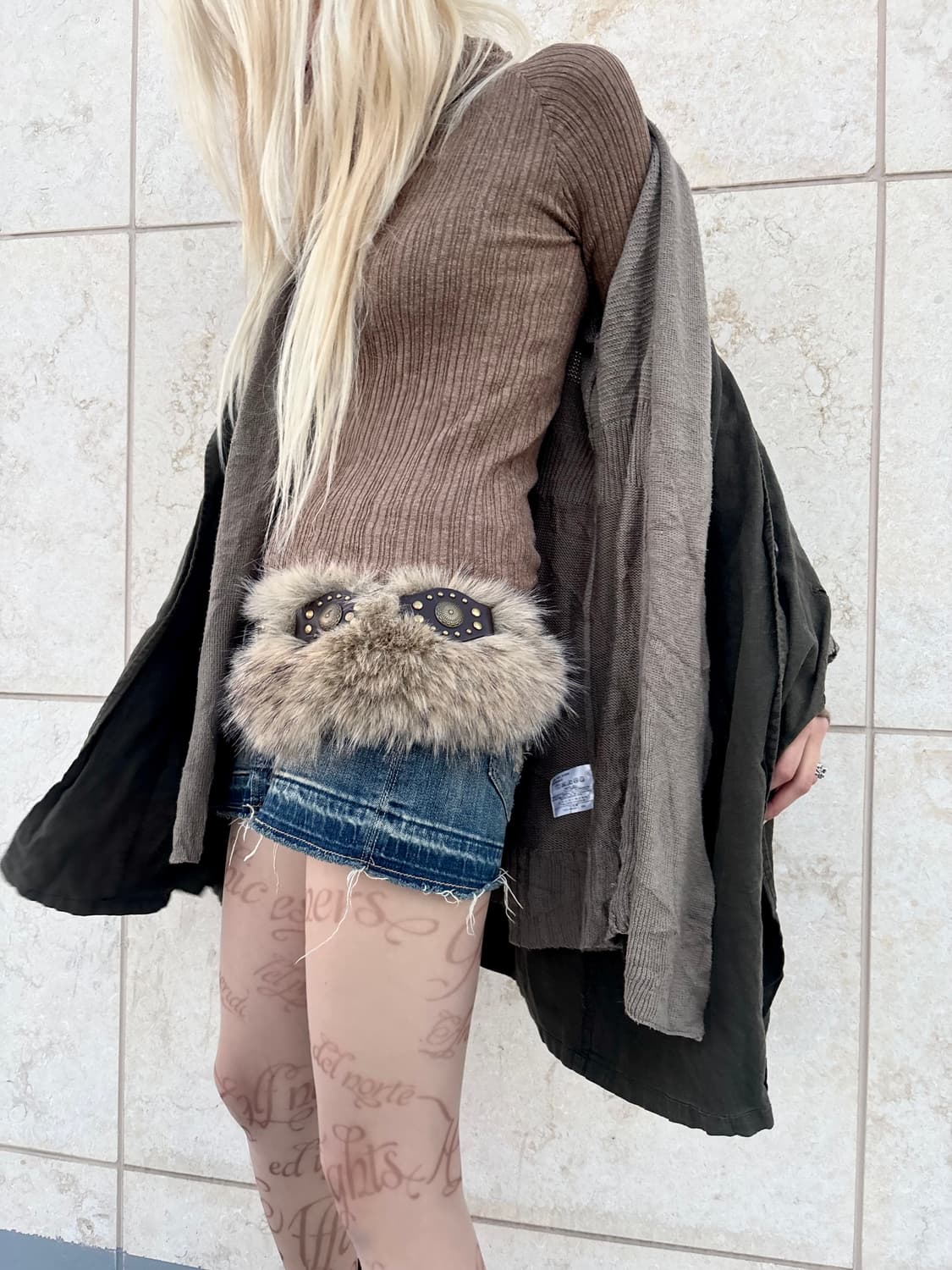 “Vintage” 00‘s Slim Fit turtleneck sleev 상품이미지4