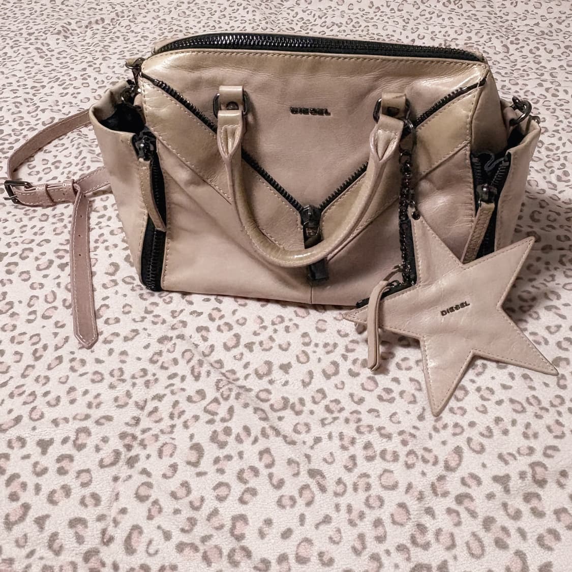 디젤 히메갸루 핑크 스타 지퍼 아카이브 한정 크로스백 도트백 상품이미지1