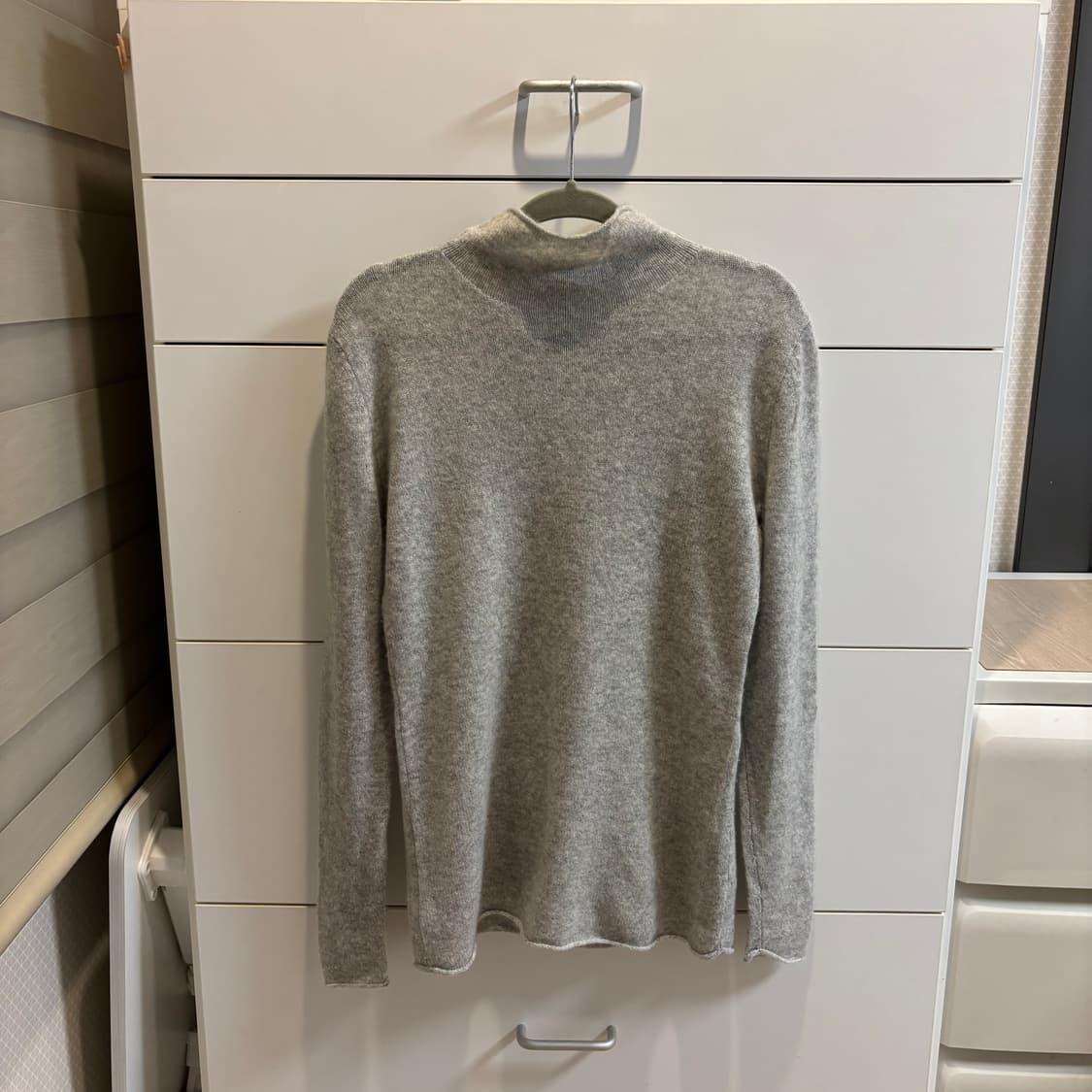 띠어리 Theory 캐시미어 100% 그레이 반목 니트 상품이미지1