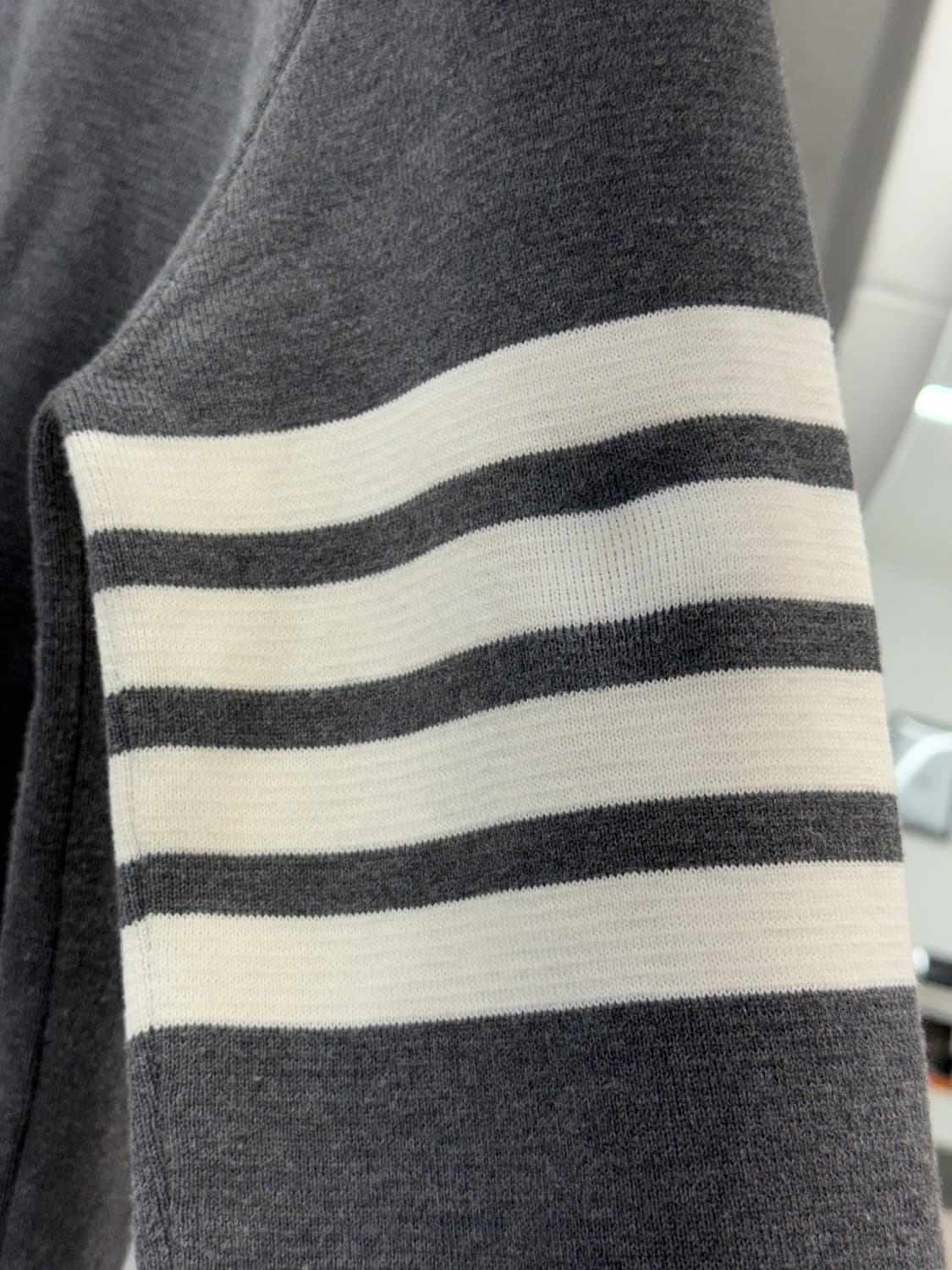 [3] 톰브라운 사선완장 밀라노스티치 니트 상품이미지3