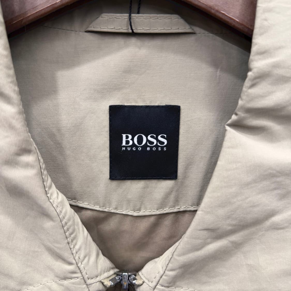 휴고 보스 경량 코튼 집업 자켓 셔츠 카라 슬랜트 포켓 디테일 베이지 상품이미지7
