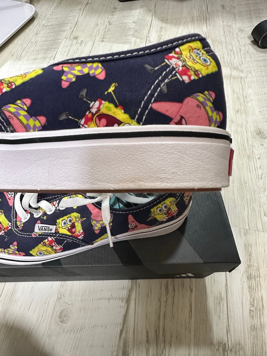 반스 스폰지밥 콜라보 스니커즈 상품이미지5