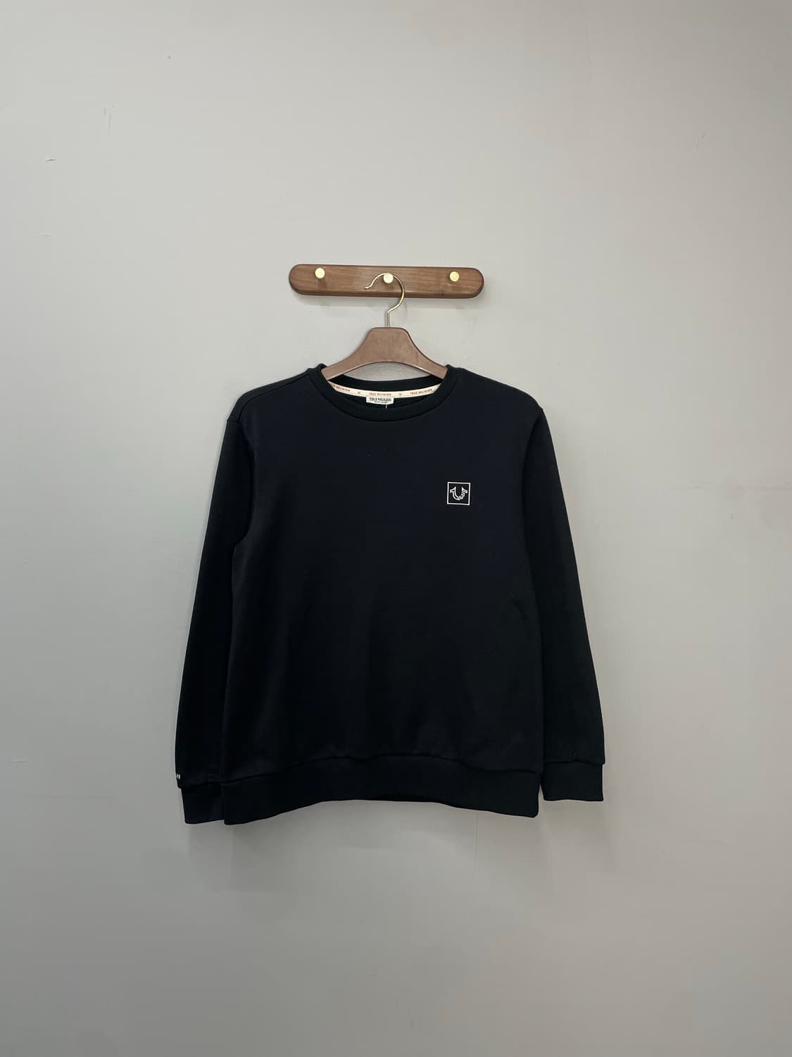 트루릴리젼 로고 블랙 맨투맨 H1812 상품이미지2