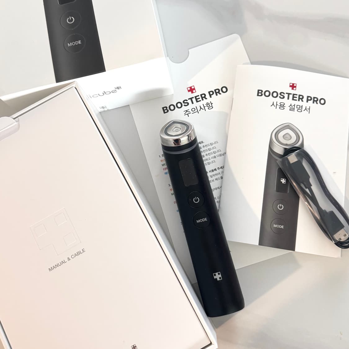 메디큐브 에이지알 부스터프로 상품이미지1