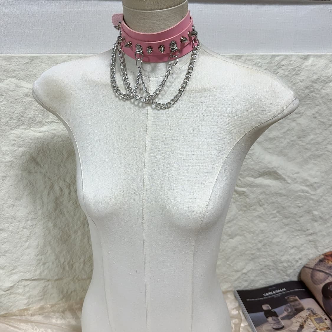 빈티지 핑크 리벳  태슬 가죽 초커 목걸이 상품이미지1