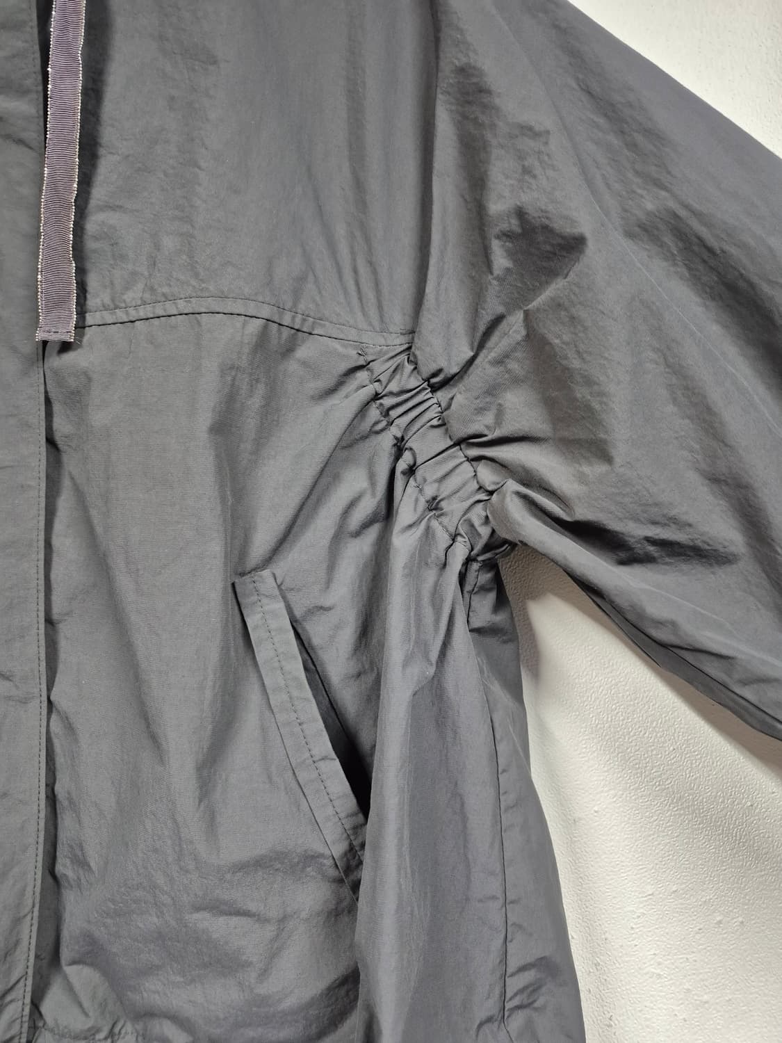 리본 장식 루즈 바람막이 재질 아우터 상품이미지4