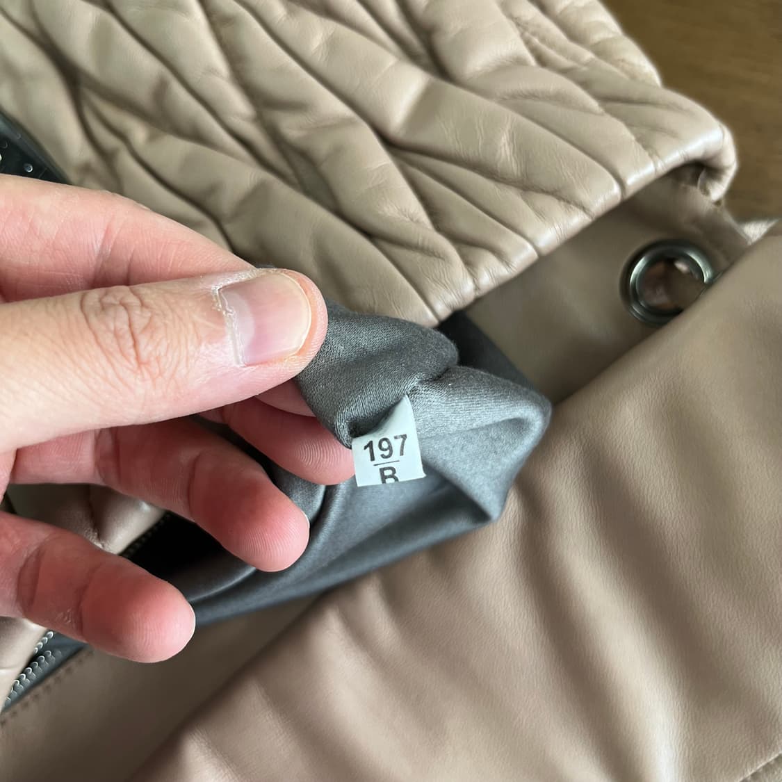 미우미우 마테라쎄 체인 숄더백 상품이미지9