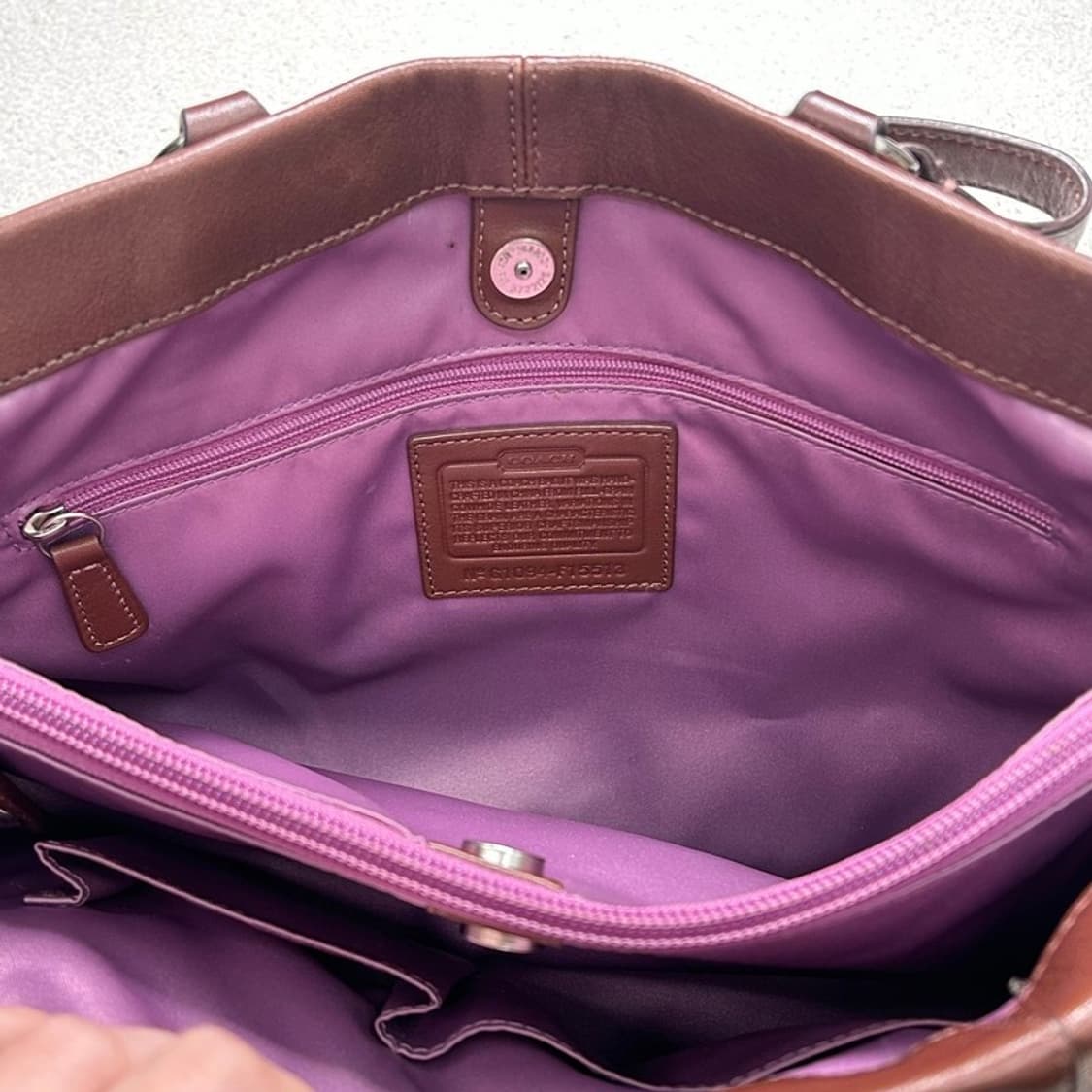 코치 애슐리 브라운 가죽 캐리올 토트백 상품이미지9