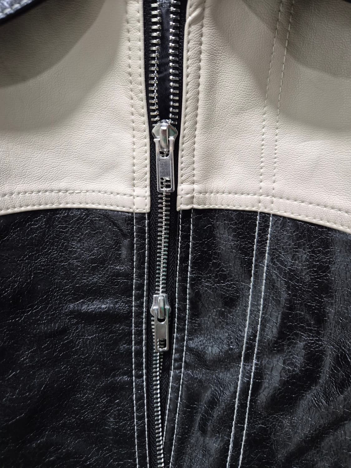 DIAIRE. 블랙 배색 레더 자켓 상품이미지7