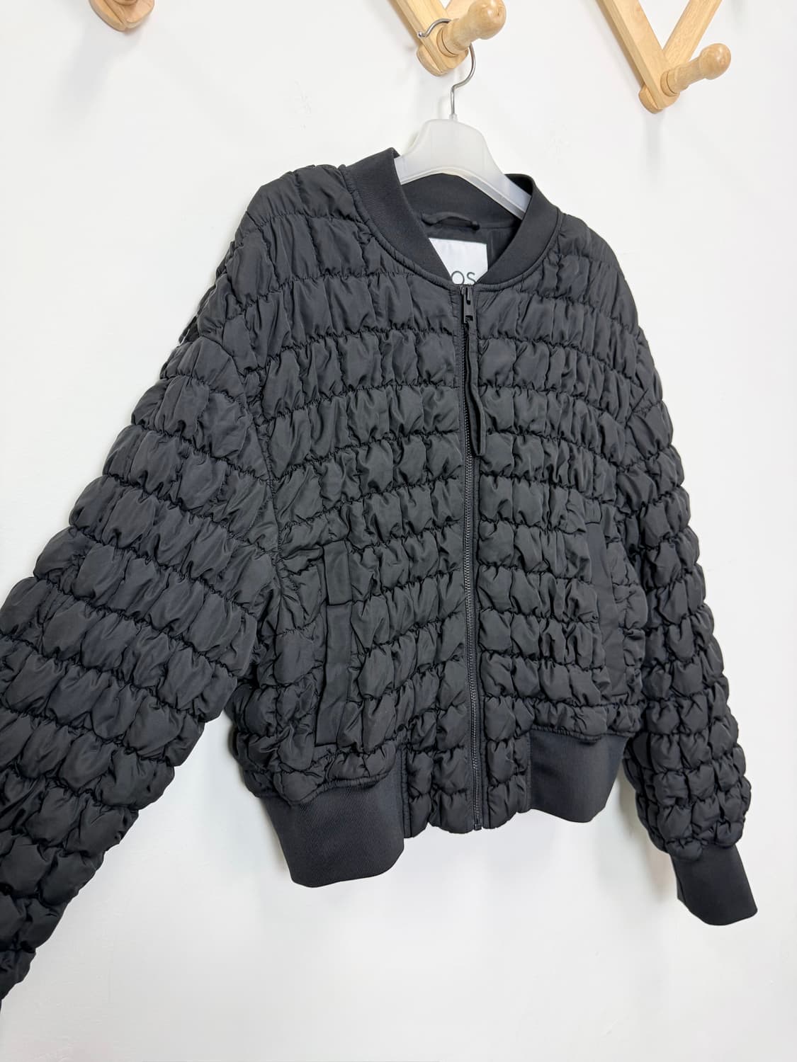 코스 COS 블랙 퀼티드 봄버 자켓  상품이미지6