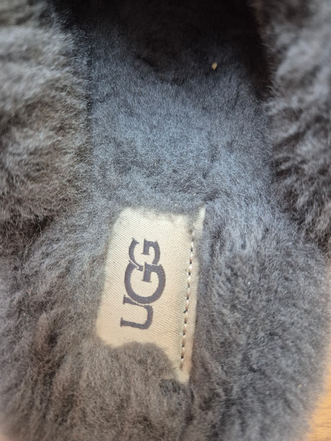 UGG 어그 슬리퍼 260사이즈 판매합니다. 털이 복슬복슬해서 겨울에 따 상품이미지5