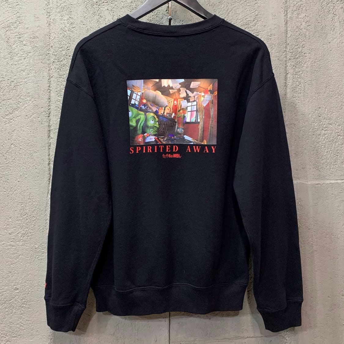 [S/새상품] 유니클로 X 지브리스튜디오 유바바 프린팅 맨투맨 스웻셔츠 상품이미지3