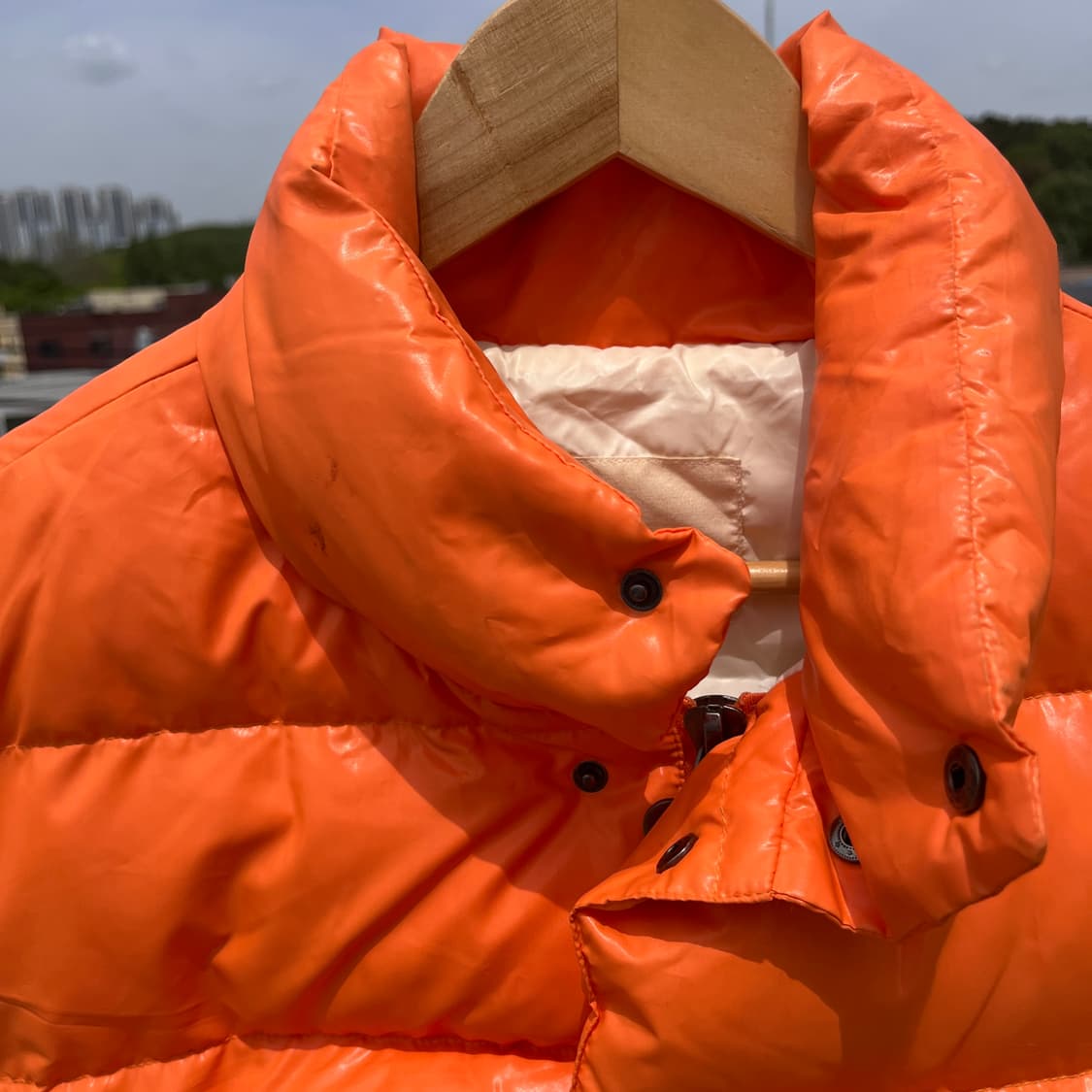 BEAMS Glossy Orange Puffer Vest 상품이미지3