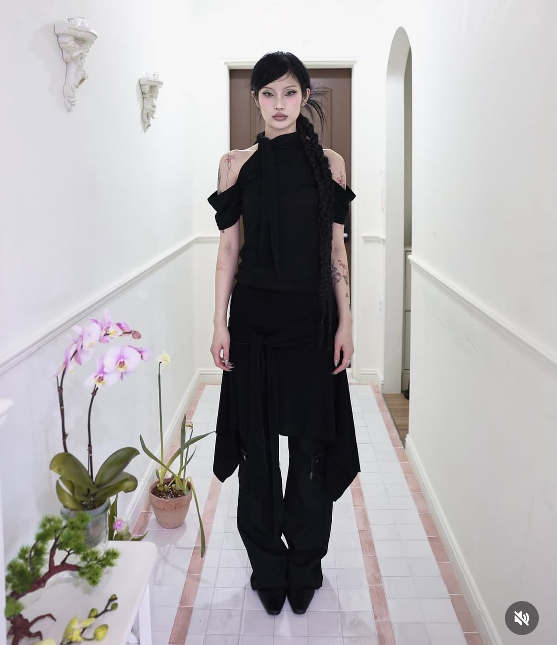 쉬이즈미애 셔링 언발 랩 스커트 블랙 상품이미지3