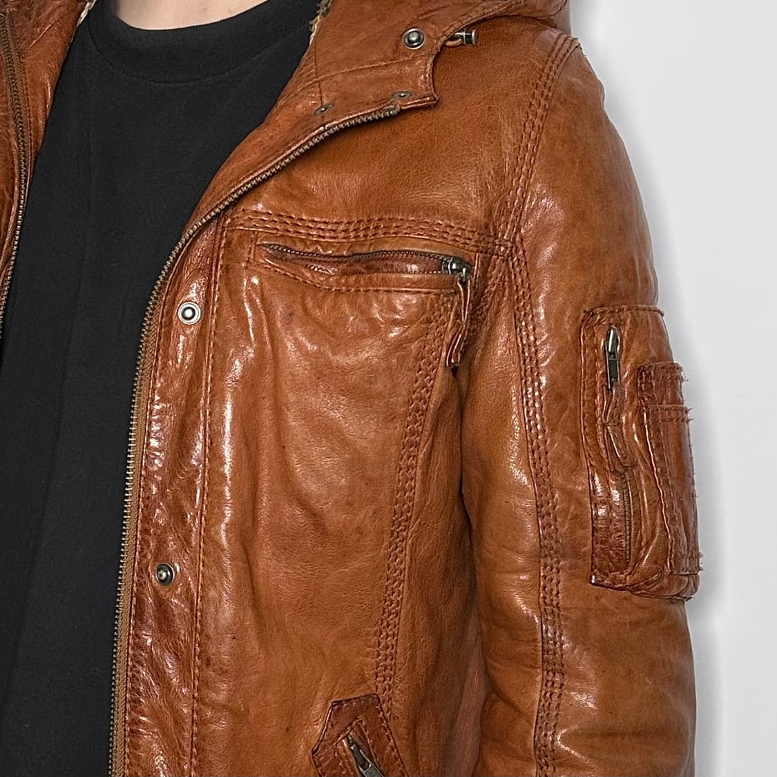 트루릴리전 리얼레더 포켓 후디 자켓 (on.566)   상품이미지5