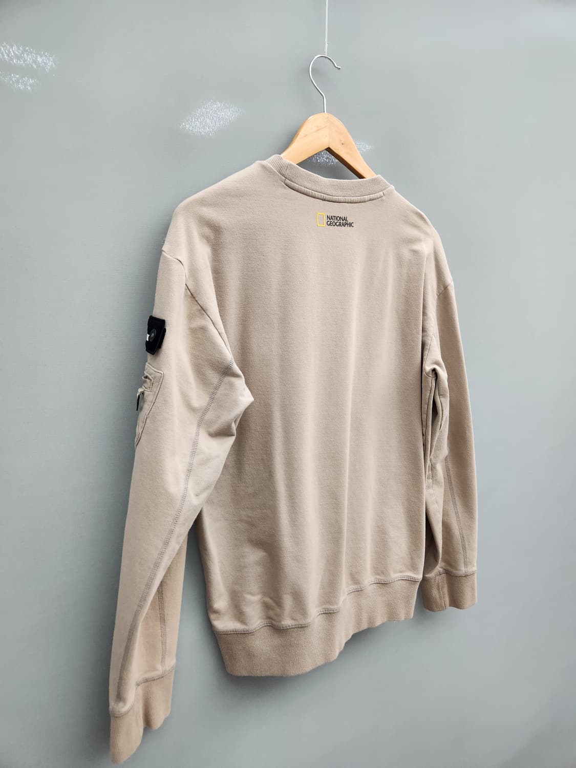 내셔널지오그래픽 베이지 ma1 스타일 맨투맨 상품이미지6