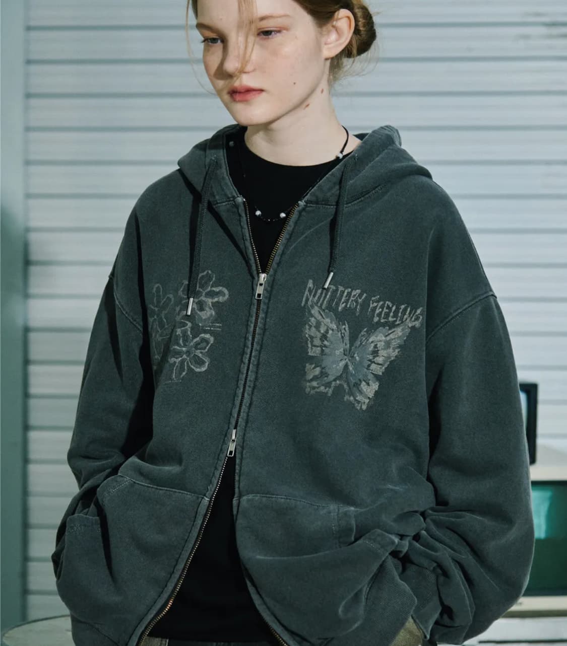 꼼파뇨 플러터리 피그먼트 후드 집업 스모크 블랙 상품이미지2