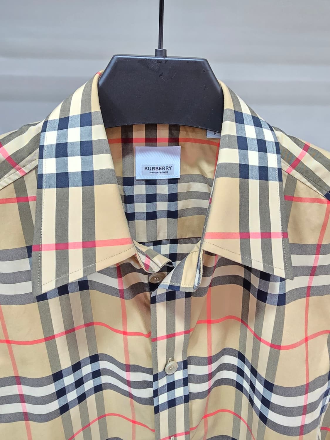 [정품/새상품] 버버리 반팔 남자 셔츠 S 상품이미지3