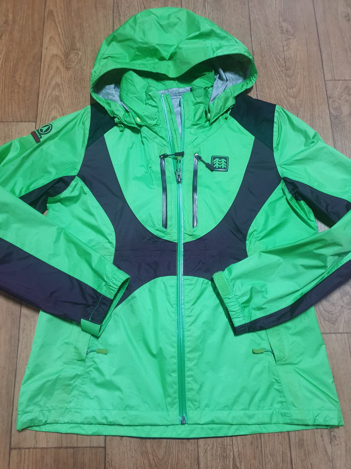 1147 코오롱 아웃도어 바람막이 95 사이즈입니다 상품이미지2