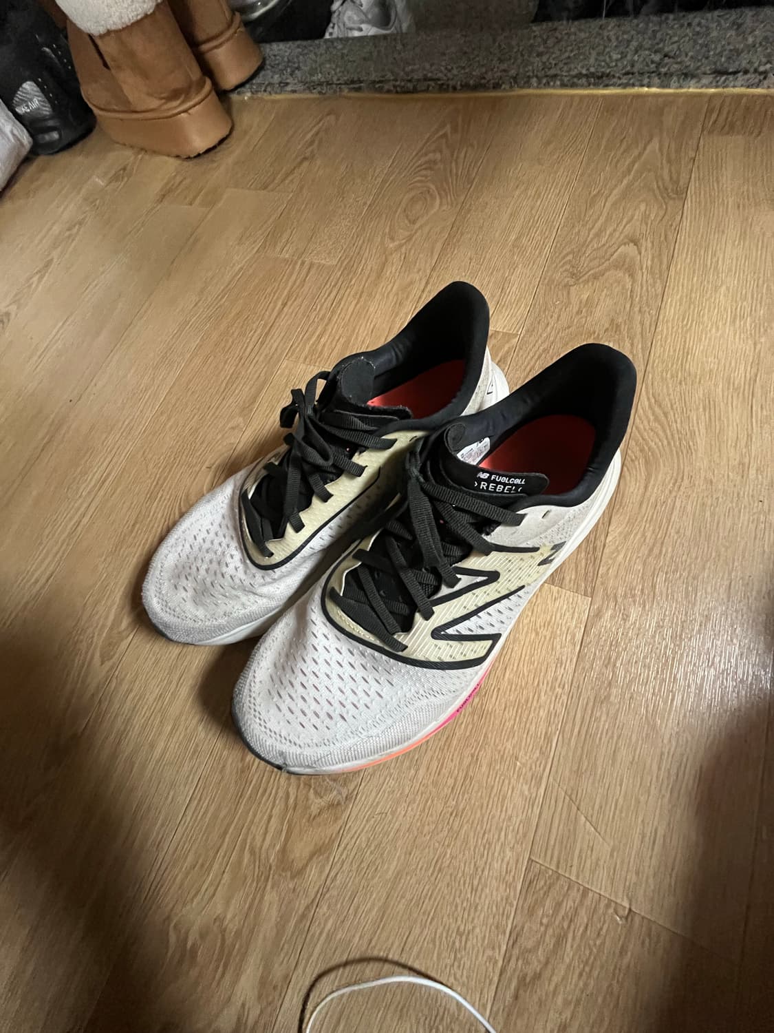 [270] 뉴발 퓨어셀 화이트 판매합니다 상품이미지1